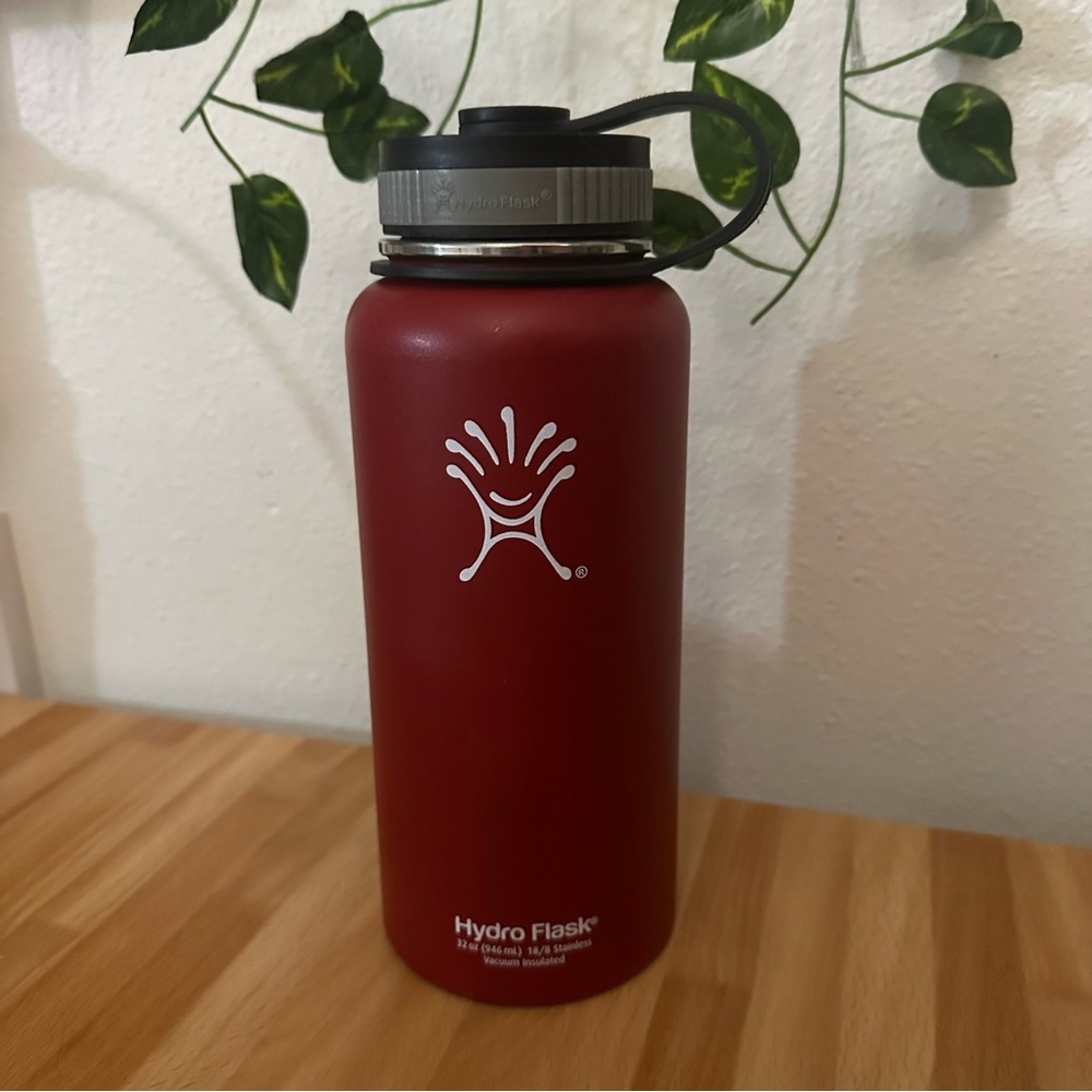 32 oz Lychee Red Hydro Flask